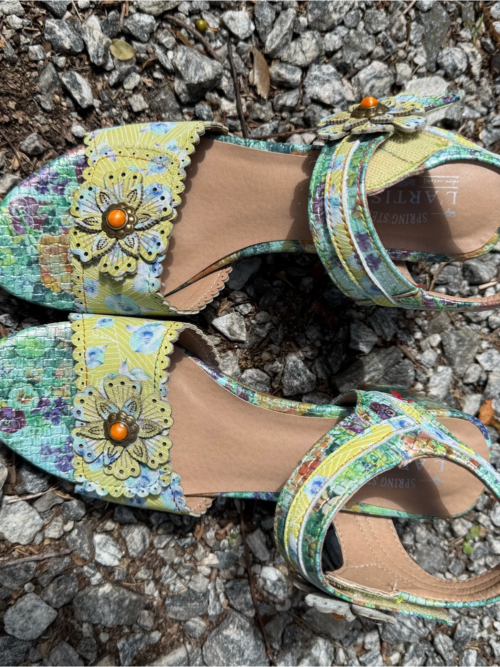 L'Artiste by Spring Step "Vogeush" floral heeled sandals - Picture 2 of 5